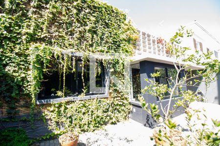 Casa à venda com 120m², 3 quartos e 2 vagas Casa à venda com 120m², 3 quartos e 2 vagasQuintal