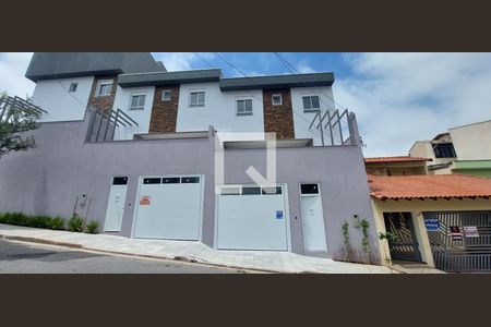 Casa à venda com 164m², 4 quartos e 3 vagas Casa à venda com 164m², 4 quartos e 3 vagasFachada