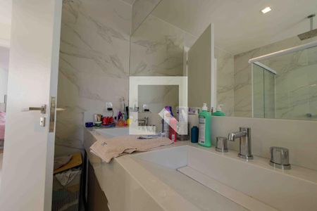 Casa de condomínio à venda com 400m², 4 quartos e 4 vagas Casa de condomínio à venda com 400m², 4 quartos e 4 vagasBanheiro Suíte 1