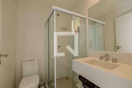 Casa de condomínio à venda com 400m², 4 quartos e 4 vagas Casa de condomínio à venda com 400m², 4 quartos e 4 vagasBanheiro de Serviço