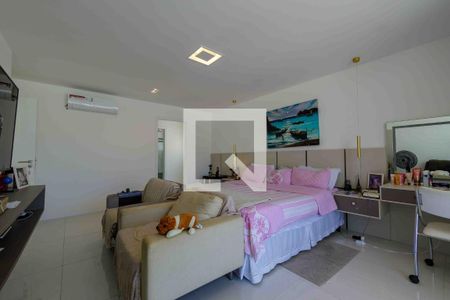 Casa de condomínio à venda com 400m², 4 quartos e 4 vagas Casa de condomínio à venda com 400m², 4 quartos e 4 vagasSuíte 1