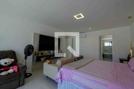 Casa de condomínio à venda com 400m², 4 quartos e 4 vagas Casa de condomínio à venda com 400m², 4 quartos e 4 vagasSuíte 1