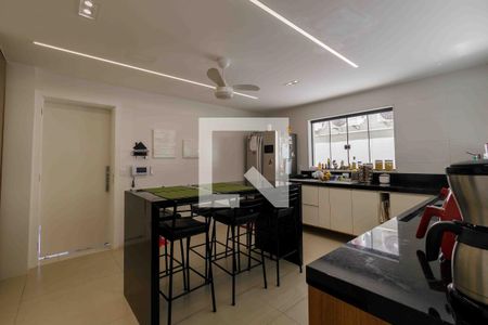 Casa de condomínio à venda com 400m², 4 quartos e 4 vagas Casa de condomínio à venda com 400m², 4 quartos e 4 vagasCozinha