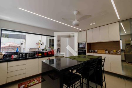 Casa de condomínio à venda com 400m², 4 quartos e 4 vagas Casa de condomínio à venda com 400m², 4 quartos e 4 vagasCozinha