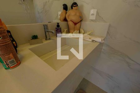 Casa de condomínio à venda com 400m², 4 quartos e 4 vagas Casa de condomínio à venda com 400m², 4 quartos e 4 vagasBanheiro Quintal