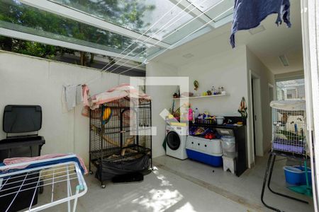 Casa de condomínio à venda com 400m², 4 quartos e 4 vagas Casa de condomínio à venda com 400m², 4 quartos e 4 vagasÁrea de Serviço