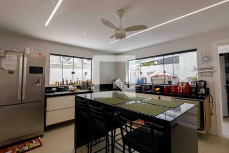 Casa de condomínio à venda com 400m², 4 quartos e 4 vagas Casa de condomínio à venda com 400m², 4 quartos e 4 vagasCozinha