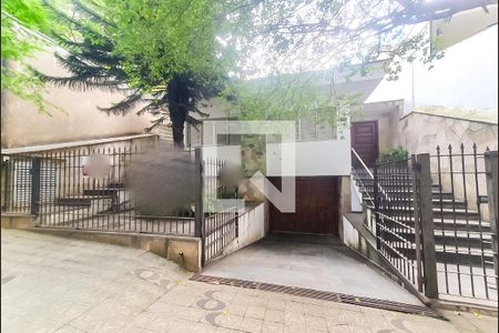 Casa para alugar com 309m², 3 quartos e 5 vagasFachada