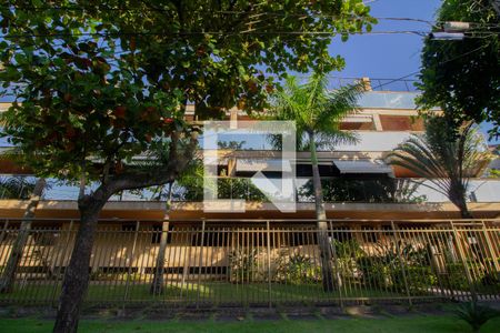 Apartamento para alugar com 110m², 3 quartos e 2 vagas Apartamento para alugar com 110m², 3 quartos e 2 vagasFachada