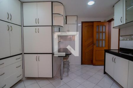 Apartamento para alugar com 110m², 3 quartos e 2 vagas Apartamento para alugar com 110m², 3 quartos e 2 vagasCozinha