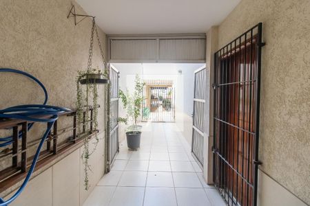 Casa à venda com 400m², 4 quartos e 4 vagas Casa à venda com 400m², 4 quartos e 4 vagasÁrea comum
