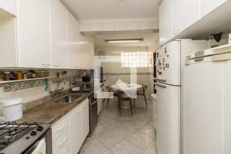 Casa à venda com 400m², 4 quartos e 4 vagas Casa à venda com 400m², 4 quartos e 4 vagasCozinha