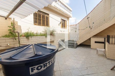 Casa à venda com 400m², 4 quartos e 4 vagas Casa à venda com 400m², 4 quartos e 4 vagasÁrea comum