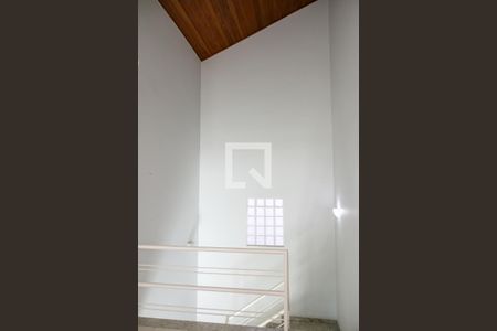 Casa à venda com 400m², 4 quartos e 5 vagasEscadas