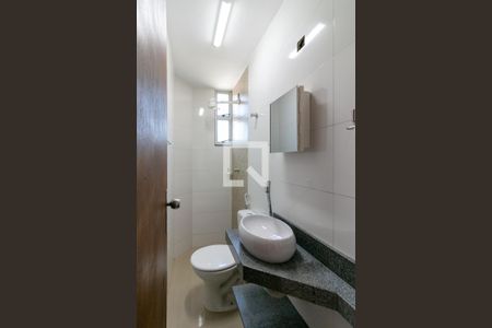 Apartamento à venda com 55m², 2 quartos e 1 vaga Apartamento à venda com 55m², 2 quartos e 1 vagaBanheiro Social