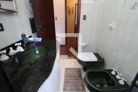 Casa à venda com 360m², 4 quartos e 6 vagasBanheiro da suíte 1