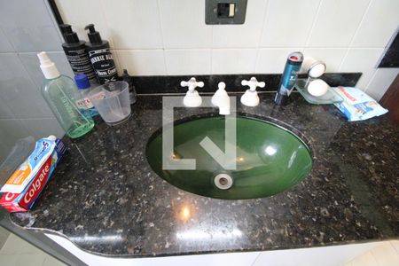 Casa à venda com 360m², 4 quartos e 6 vagasPia banheiro da suíte 1