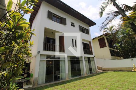 Casa à venda com 360m², 4 quartos e 6 vagasFachada fundos da casa