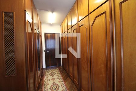 Casa à venda com 360m², 4 quartos e 6 vagasCloset da suíte 2