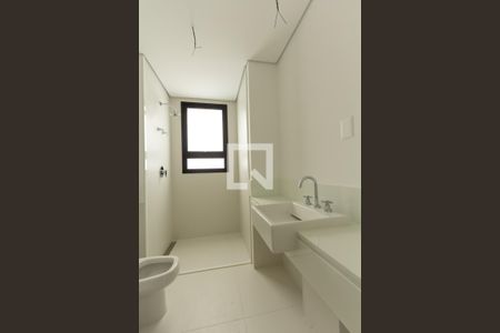 Apartamento à venda com 374m², 5 quartos e 5 vagas Apartamento à venda com 374m², 5 quartos e 5 vagasBanheiro da Suíte 4