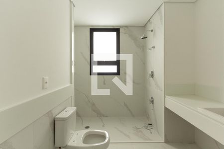 Apartamento à venda com 374m², 5 quartos e 5 vagas Apartamento à venda com 374m², 5 quartos e 5 vagasBanheiro 2 da Suíte 4