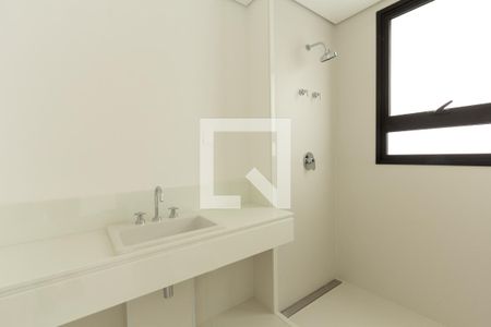 Apartamento à venda com 374m², 5 quartos e 5 vagas Apartamento à venda com 374m², 5 quartos e 5 vagasBanheiro da Suíte 1