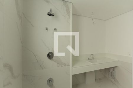 Apartamento à venda com 374m², 5 quartos e 5 vagas Apartamento à venda com 374m², 5 quartos e 5 vagasBanheiro 2 da Suíte 4