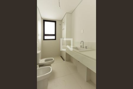 Apartamento à venda com 374m², 5 quartos e 5 vagas Apartamento à venda com 374m², 5 quartos e 5 vagasBanheiro da Suíte 2