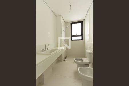 Apartamento à venda com 374m², 5 quartos e 5 vagas Apartamento à venda com 374m², 5 quartos e 5 vagasBanheiro da Suíte 3