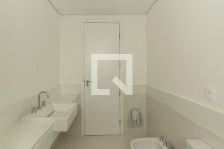 Apartamento à venda com 374m², 5 quartos e 5 vagas Apartamento à venda com 374m², 5 quartos e 5 vagasBanheiro da Suíte 4