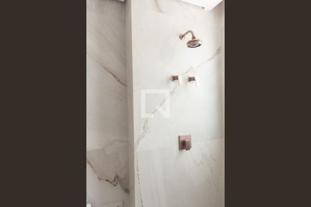 Apartamento à venda com 374m², 5 quartos e 5 vagas Apartamento à venda com 374m², 5 quartos e 5 vagasBanheiro da Suíte 4