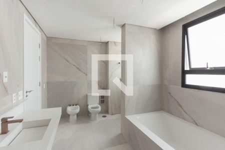 Apartamento à venda com 374m², 5 quartos e 5 vagas Apartamento à venda com 374m², 5 quartos e 5 vagasBanheiro da Suíte 4