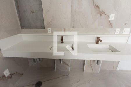 Apartamento à venda com 374m², 5 quartos e 5 vagas Apartamento à venda com 374m², 5 quartos e 5 vagasBanheiro da Suíte 4