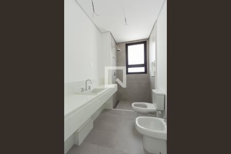 Apartamento à venda com 374m², 5 quartos e 5 vagasBanheiro da Suíte 3