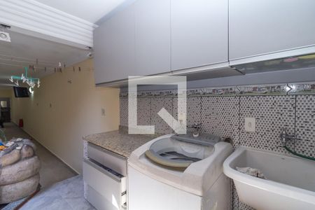 Casa à venda com 300m², 3 quartos e 6 vagas Casa à venda com 300m², 3 quartos e 6 vagasÁrea de Serviço