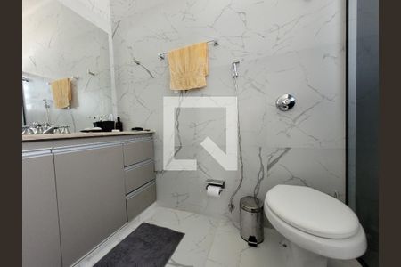 Casa à venda com 188m², 4 quartos e 4 vagas Casa à venda com 188m², 4 quartos e 4 vagasBanheiro da Suíte