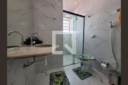 Casa à venda com 188m², 4 quartos e 4 vagas Casa à venda com 188m², 4 quartos e 4 vagasBanheiro