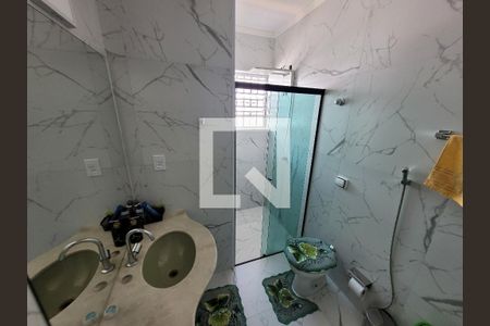 Casa à venda com 188m², 4 quartos e 4 vagas Casa à venda com 188m², 4 quartos e 4 vagasBanheiro