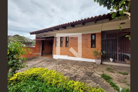 Casa para alugar com 256m², 3 quartos e 3 vagas Casa para alugar com 256m², 3 quartos e 3 vagasFachada