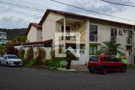 Casa de condomínio à venda com 120m², 4 quartos e 4 vagasFachada da Casa