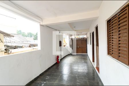 Casa à venda com 220m², 3 quartos e 3 vagas Casa à venda com 220m², 3 quartos e 3 vagasEntrada