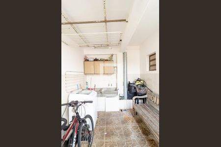 Casa à venda com 220m², 3 quartos e 3 vagas Casa à venda com 220m², 3 quartos e 3 vagasLavanderia