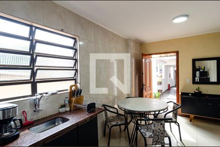 Casa à venda com 220m², 3 quartos e 3 vagas Casa à venda com 220m², 3 quartos e 3 vagasCozinha