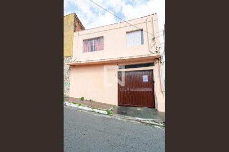 Casa à venda com 220m², 3 quartos e 3 vagas Casa à venda com 220m², 3 quartos e 3 vagasFachada