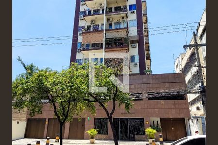 Apartamento à venda com 67m², 2 quartos e 1 vagaFachada e portaria