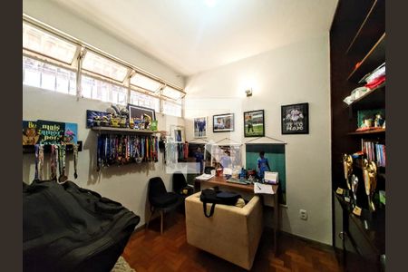 Casa à venda com 150m², 4 quartos e 1 vaga Casa à venda com 150m², 4 quartos e 1 vagaEscritório