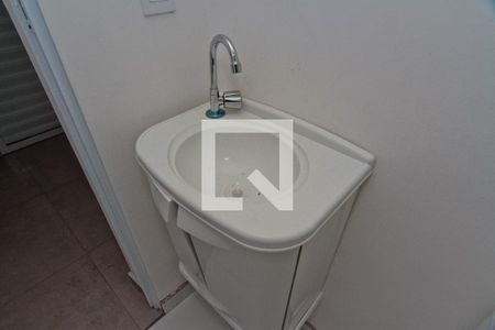 Banheiro de kitnet/studio para alugar com 1 quarto, 30m² em Jardim do Tiro, São Paulo