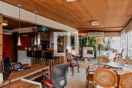 Apartamento à venda com 238m², 3 quartos e 2 vagas Apartamento à venda com 238m², 3 quartos e 2 vagasSala