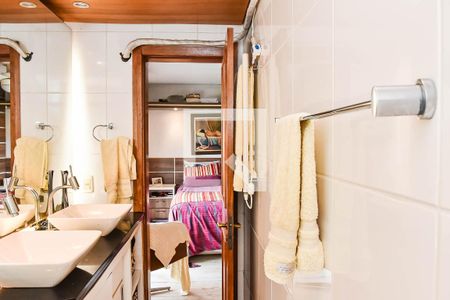 Apartamento à venda com 238m², 3 quartos e 2 vagas Apartamento à venda com 238m², 3 quartos e 2 vagasBanheiro da Suíte