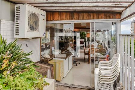 Apartamento à venda com 238m², 3 quartos e 2 vagas Apartamento à venda com 238m², 3 quartos e 2 vagasCobertura